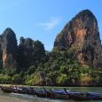 Long-Tail boats devant Thaiwand Wall