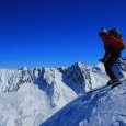 Quentin skie au-dessus du Val Pellice